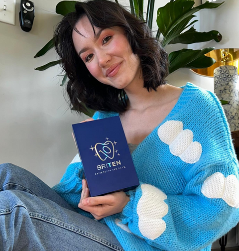 BRITEN customer holding the navy BRITEN whitening kit box
